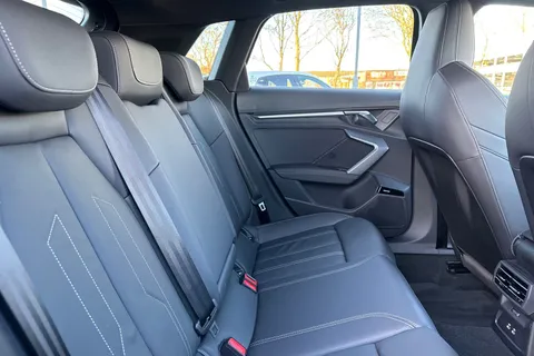 KT25YFD Audi A3 Black Edition 35 TFSI 150 PS S tronic Thumbnail #38