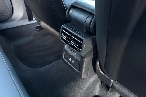 KT25YFD Audi A3 Black Edition 35 TFSI 150 PS S tronic Thumbnail #39