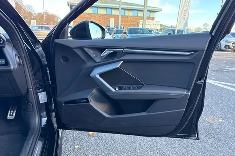 KT25YFD Audi A3 Black Edition 35 TFSI 150 PS S tronic Thumbnail #48