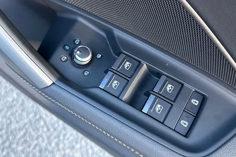 KT25YFD Audi A3 Black Edition 35 TFSI 150 PS S tronic Thumbnail #49