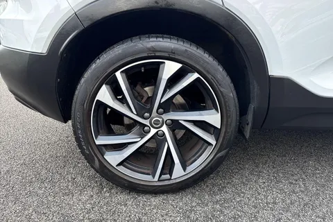 DP70VMV Volvo Xc40 2.0 B4 MHEV R-Design Pro Auto Euro 6 (s/s) 5dr Thumbnail #7