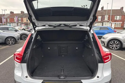 DP70VMV Volvo Xc40 2.0 B4 MHEV R-Design Pro Auto Euro 6 (s/s) 5dr Thumbnail #10