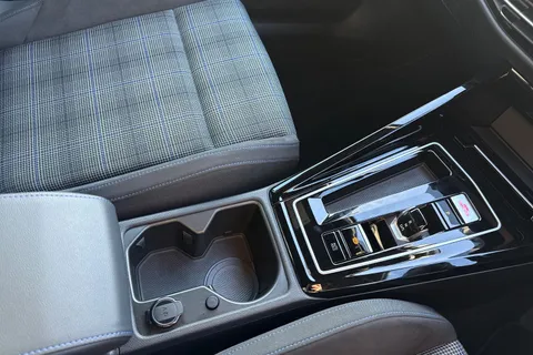 DE25KCA Volkswagen Golf 1.5 TSI 272 GTE eHybrid 5dr DSG Thumbnail #24