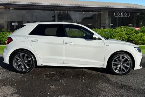 Audi A1 1.0 TFSI 30 S line Sportback S Tronic Euro 6 (s/s) 5dr Thumbnail #4