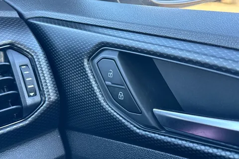 41 of 67 for Volkswagen T-Cross 1.0 TSI SE Euro 6 (s/s) 5dr