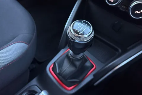 23 of 40 for Dacia Duster 1.3 TCe Techroad Euro 6 (s/s) 5dr