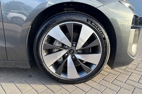 KJ25NRF Audi A6 E-Tron Avant 100kWh Performance S line Auto 5dr Thumbnail #11