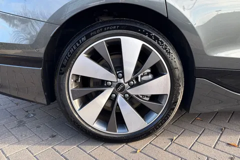 KJ25NRF Audi A6 E-Tron Avant 100kWh Performance S line Auto 5dr Thumbnail #12