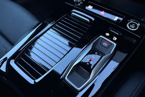 KJ25NRF Audi A6 E-Tron Avant 100kWh Performance S line Auto 5dr Thumbnail #24