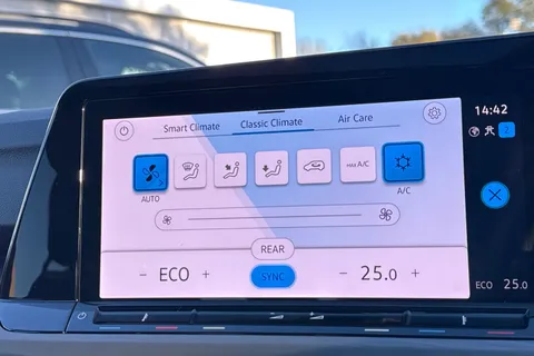 DE75WVF Volkswagen Golf 1.4 TSI eHybrid Style 5dr DSG | Pre Reg | Head-up Display Thumbnail #20