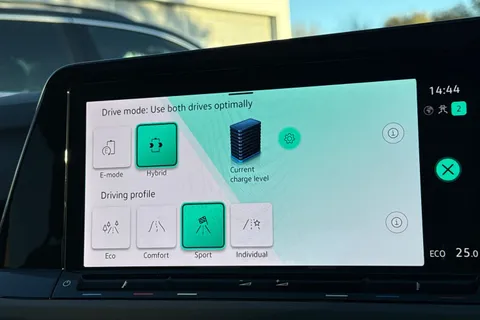 DE75WVF Volkswagen Golf 1.4 TSI eHybrid Style 5dr DSG | Pre Reg | Head-up Display Thumbnail #33