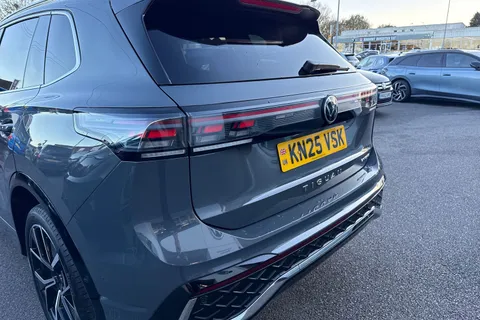 KN25VSK Volkswagen Tiguan 1.5 TSI 272 eHybrid R-Line 5dr DSG ⭐Full Leather with climate & massage sea Thumbnail #9