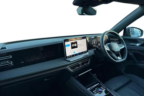 KN25VSK Volkswagen Tiguan 1.5 TSI 272 eHybrid R-Line 5dr DSG ⭐Full Leather with climate & massage sea Thumbnail #16