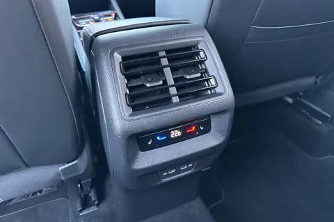 KN25VSK Volkswagen Tiguan 1.5 TSI 272 eHybrid R-Line 5dr DSG ⭐Full Leather with climate & massage sea Thumbnail #38