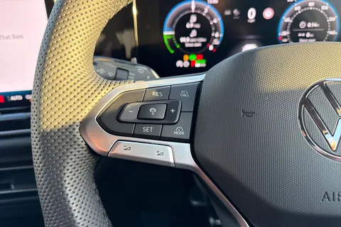 KN25VSK Volkswagen Tiguan 1.5 TSI 272 eHybrid R-Line 5dr DSG ⭐Full Leather with climate & massage sea Thumbnail #48