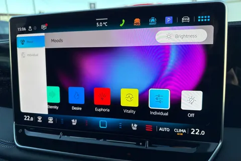 KN25VSK Volkswagen Tiguan 1.5 TSI 272 eHybrid R-Line 5dr DSG ⭐Full Leather with climate & massage sea Thumbnail #57