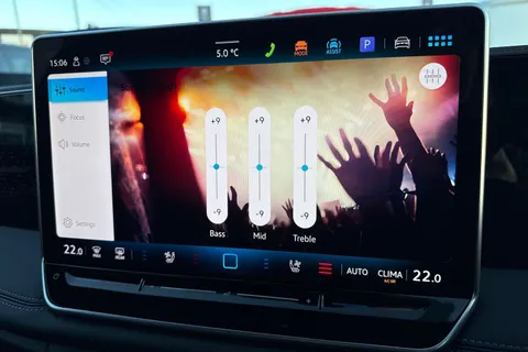 KN25VSK Volkswagen Tiguan 1.5 TSI 272 eHybrid R-Line 5dr DSG ⭐Full Leather with climate & massage sea Thumbnail #59