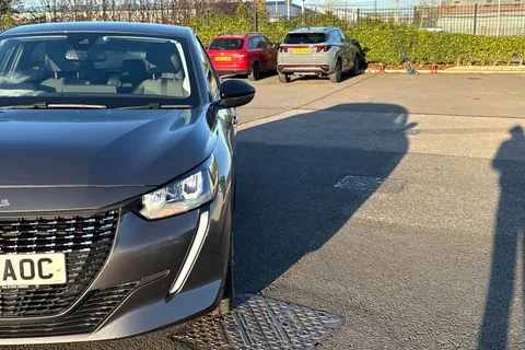 DA72AOC PEUGEOT 208 1.2 PureTech Allure Premium + Euro 6 (s/s) 5dr Thumbnail #27