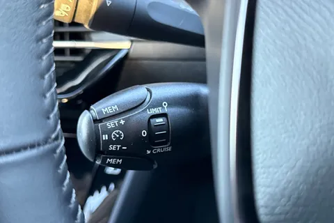 DA72AOC PEUGEOT 208 1.2 PureTech Allure Premium + Euro 6 (s/s) 5dr Thumbnail #39