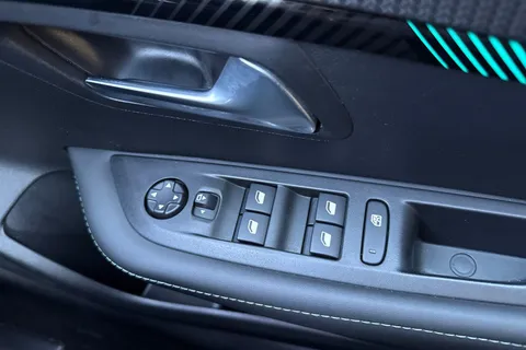 DA72AOC PEUGEOT 208 1.2 PureTech Allure Premium + Euro 6 (s/s) 5dr Thumbnail #40