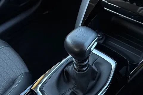 DA72AOC PEUGEOT 208 1.2 PureTech Allure Premium + Euro 6 (s/s) 5dr Thumbnail #58