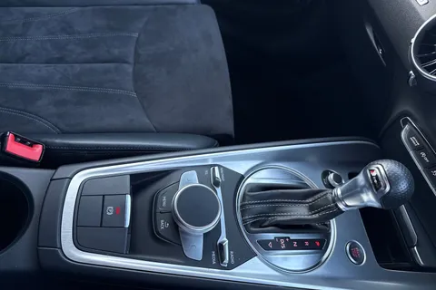 20 of 51 for Audi TT Coup- Black Edition 2.0 TFSI quattro 230 PS S tronic