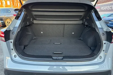 DF22KTV Nissan Qashqai 1.3 DIG-T MHEV N-Connecta XTRON Euro 6 (s/s) 5dr Thumbnail #7