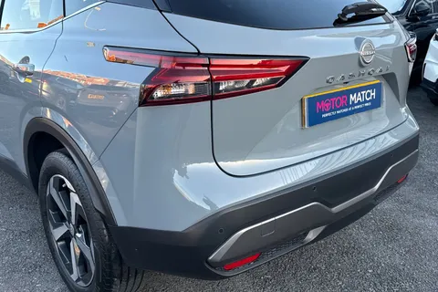 DF22KTV Nissan Qashqai 1.3 DIG-T MHEV N-Connecta XTRON Euro 6 (s/s) 5dr Thumbnail #8