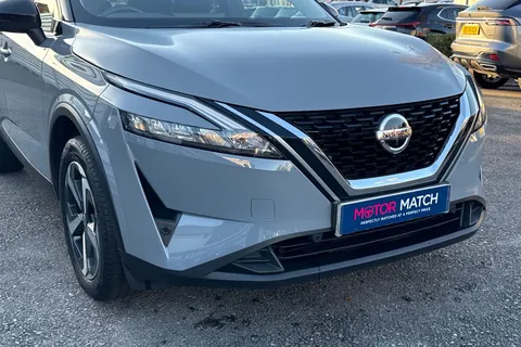 DF22KTV Nissan Qashqai 1.3 DIG-T MHEV N-Connecta XTRON Euro 6 (s/s) 5dr Thumbnail #9