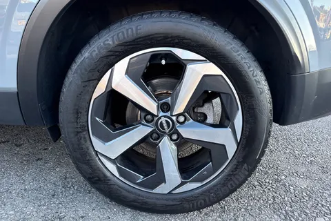 DF22KTV Nissan Qashqai 1.3 DIG-T MHEV N-Connecta XTRON Euro 6 (s/s) 5dr Thumbnail #11