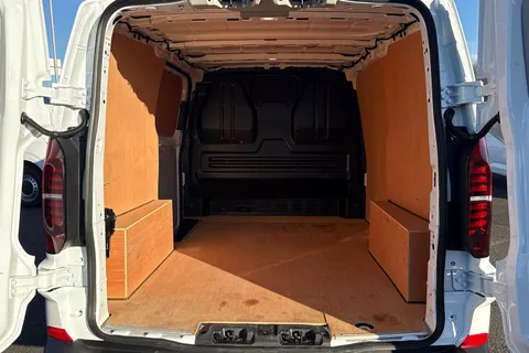 MF25HRU Volkswagen Transporter 2.0 TDI 150 Commerce Plus Van Thumbnail #10