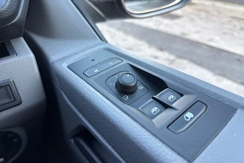 PK74OAA Volkswagen Transporter T28 Panel van Highline SWB 110 PS 2.0 TDI 5sp Manual Thumbnail #22