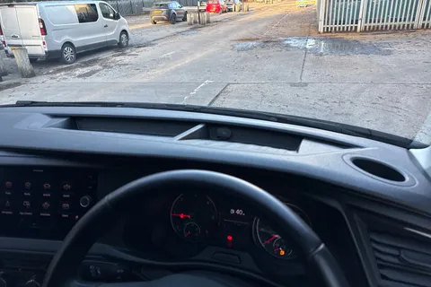 PK74OAA Volkswagen Transporter T28 Panel van Highline SWB 110 PS 2.0 TDI 5sp Manual Thumbnail #31