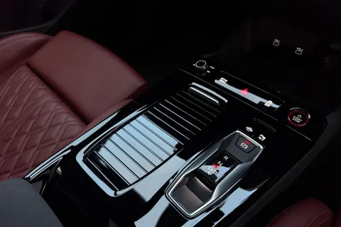 KY25EDK Audi Sq6 E-Tron SQ6 Sportback Edition 1 e-tron 360,00 kW Thumbnail #24