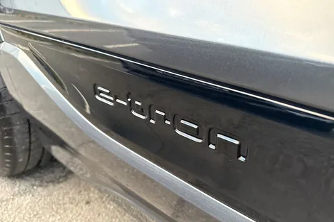 KY25EDK Audi Sq6 E-Tron SQ6 Sportback Edition 1 e-tron 360,00 kW Thumbnail #29