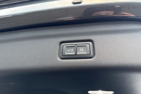 KY25EDK Audi Sq6 E-Tron SQ6 Sportback Edition 1 e-tron 360,00 kW Thumbnail #38