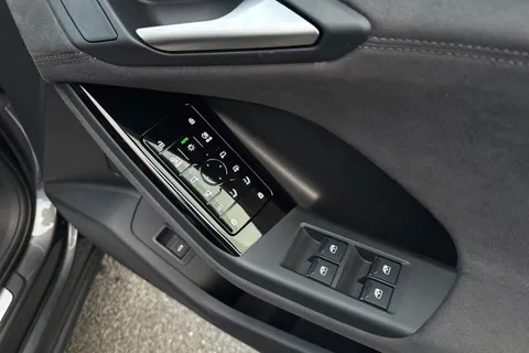 KY25EDK Audi Sq6 E-Tron SQ6 Sportback Edition 1 e-tron 360,00 kW Thumbnail #49