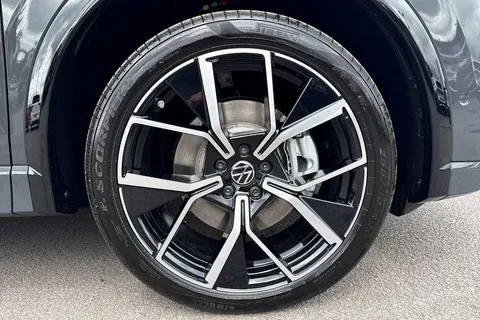 CY25ECD Volkswagen Tiguan 2.0 TDI R-Line 5dr DSG ⭐Winter pack with heated outer rear seats⭐ Thumbnail #7