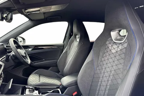 CY25ECD Volkswagen Tiguan 2.0 TDI R-Line 5dr DSG ⭐Winter pack with heated outer rear seats⭐ Thumbnail #11