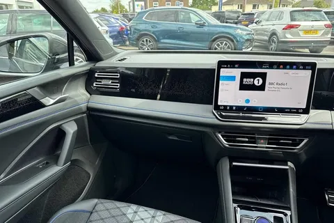 CY25ECD Volkswagen Tiguan 2.0 TDI R-Line 5dr DSG ⭐Winter pack with heated outer rear seats⭐ Thumbnail #15