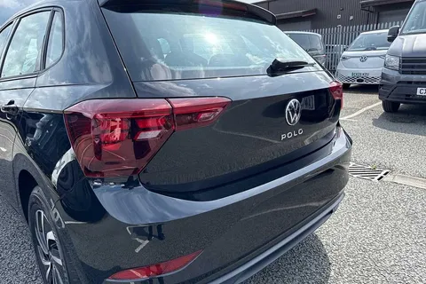 CX75KMK Volkswagen Polo 1.0 TSI Life 5dr Thumbnail #16