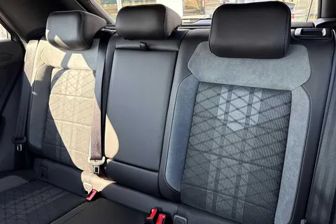 CX75KOB Volkswagen T-Roc 2.0 TDI 150 EVO R-Line 5dr DSG ⭐Black Design Pack⭐ Thumbnail #14