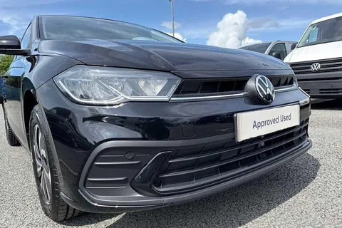 CX75KMK Volkswagen Polo 1.0 TSI Life 5dr Thumbnail #17