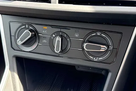 CX75KMK Volkswagen Polo 1.0 TSI Life 5dr Thumbnail #19