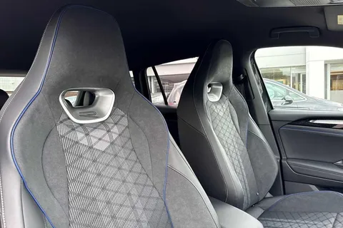 CY25ECD Volkswagen Tiguan 2.0 TDI R-Line 5dr DSG ⭐Winter pack with heated outer rear seats⭐ Thumbnail #21