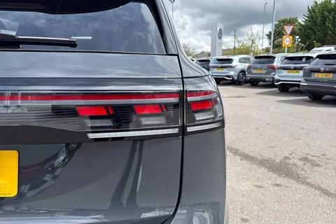 CY25ECD Volkswagen Tiguan 2.0 TDI R-Line 5dr DSG ⭐Winter pack with heated outer rear seats⭐ Thumbnail #26