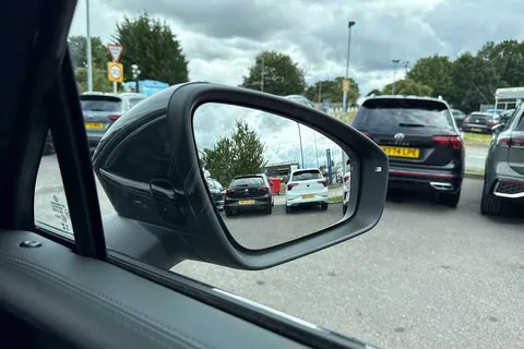 CY25ECD Volkswagen Tiguan 2.0 TDI R-Line 5dr DSG ⭐Winter pack with heated outer rear seats⭐ Thumbnail #38