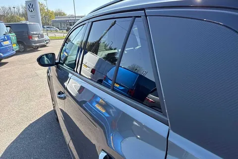 CX75KOB Volkswagen T-Roc 2.0 TDI 150 EVO R-Line 5dr DSG ⭐Black Design Pack⭐ Thumbnail #33