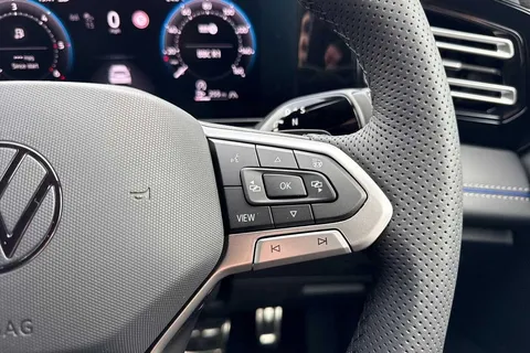 CY25ECD Volkswagen Tiguan 2.0 TDI R-Line 5dr DSG ⭐Winter pack with heated outer rear seats⭐ Thumbnail #44