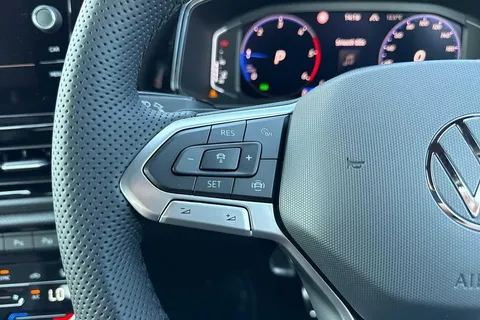 CX75KOB Volkswagen T-Roc 2.0 TDI 150 EVO R-Line 5dr DSG ⭐Black Design Pack⭐ Thumbnail #39